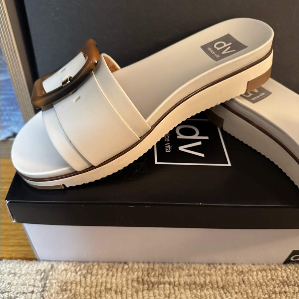 Dolce Vita Cayden Ivory slip on sandals - Picture 4 of 6